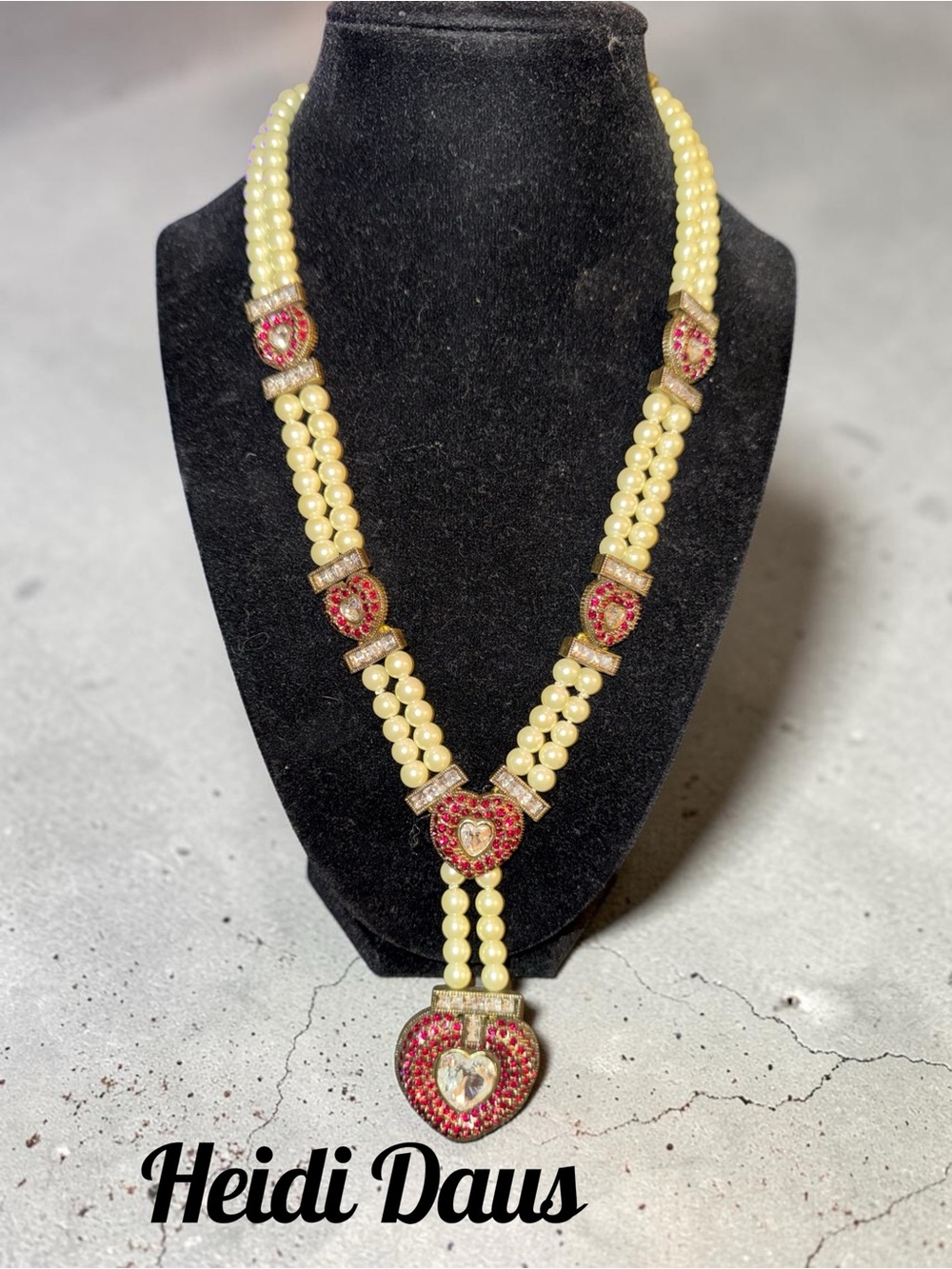 Heidi Daus Faux Pearl Crystal Heart Statement Necklace 18” w/Extender - Picture 4 of 8